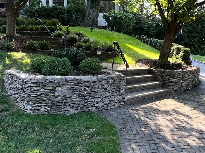 retaining wall contractor